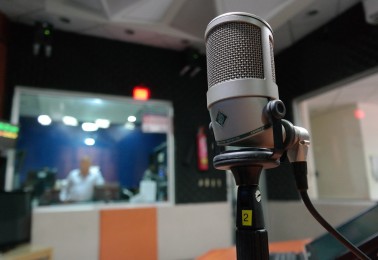 Fiéis podem acompanhar cinco missas transmitidas ao vivo pela rádio Cultura FM 93,7