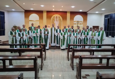 Retiro anual do clero da Diocese de Paranavaí está acontecendo esta semana em Toledo - PR