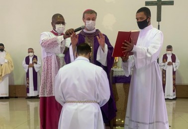 Seminaristas recebem admissão e instituição ao ministério em missa solene
